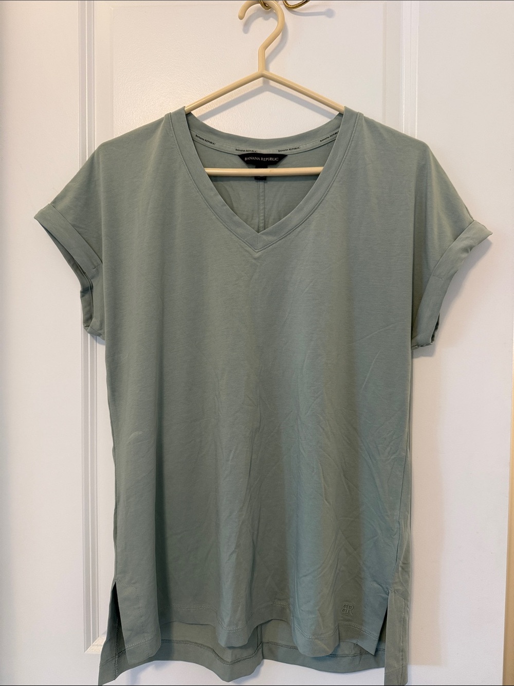 Banana Republic Light Sage V-Neck Short Sleeve Tee